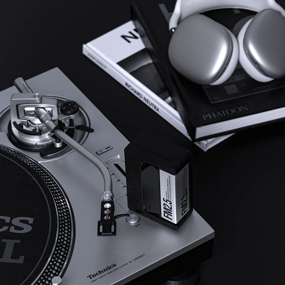 FM2.5 SUPER MATTE FINISH | MEDIUM-HIGH HOLD STYLING PRODUCT - Image 3